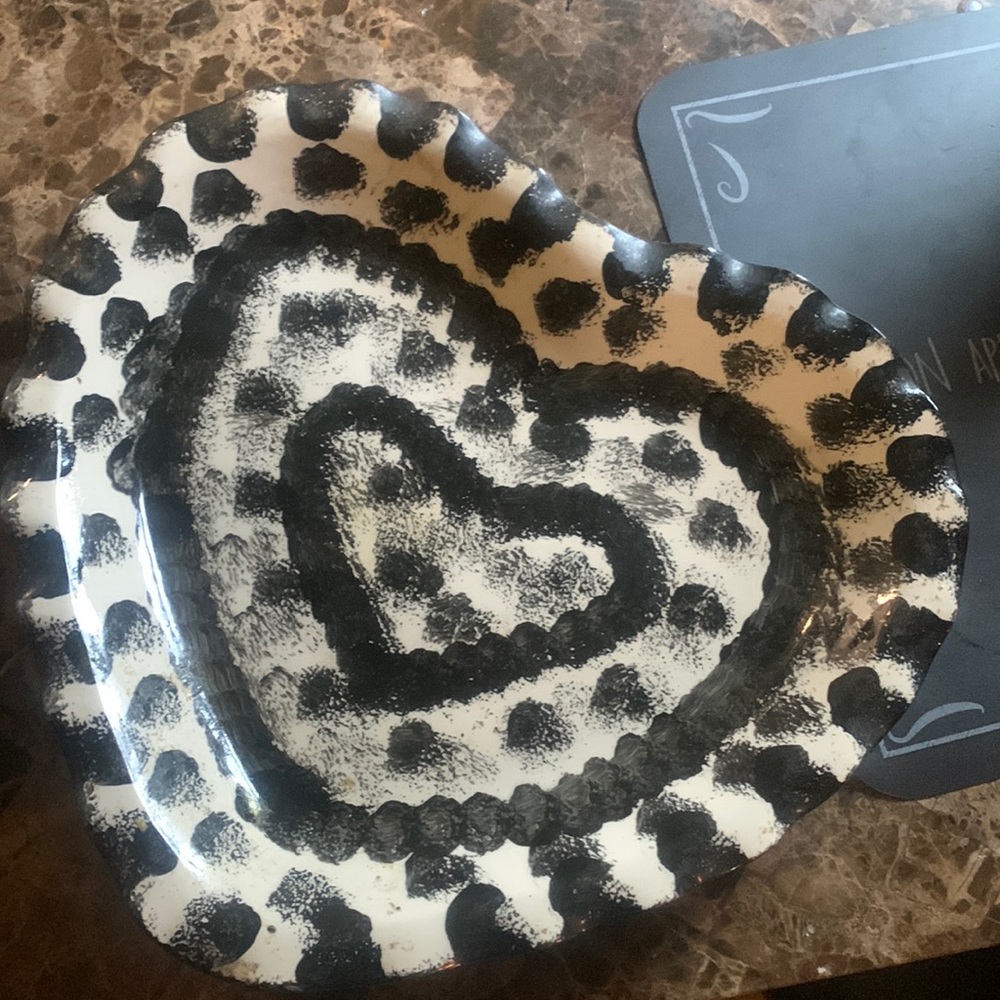 Black and white plate